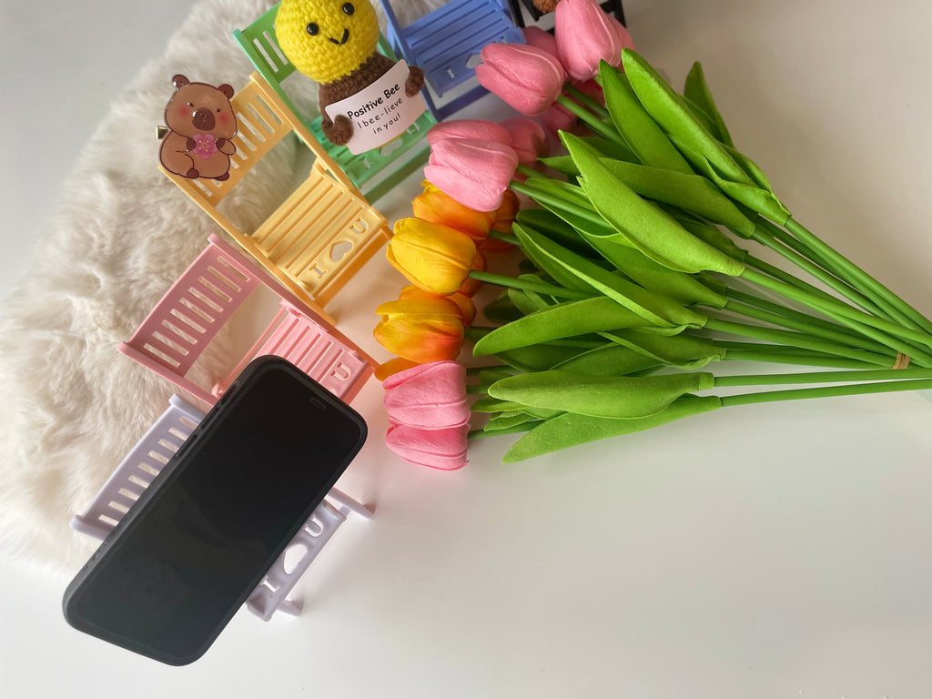 Foldable Chair-Shaped Phone Holder